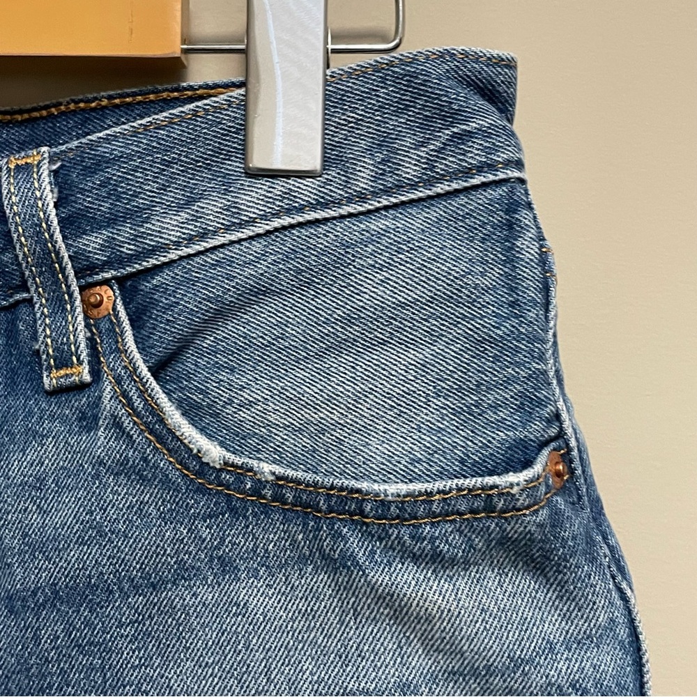 Levi’s 501 Denim Cut Off Rolled Short Medium Wash Women’s Size 26 - Picture 2 of 13
